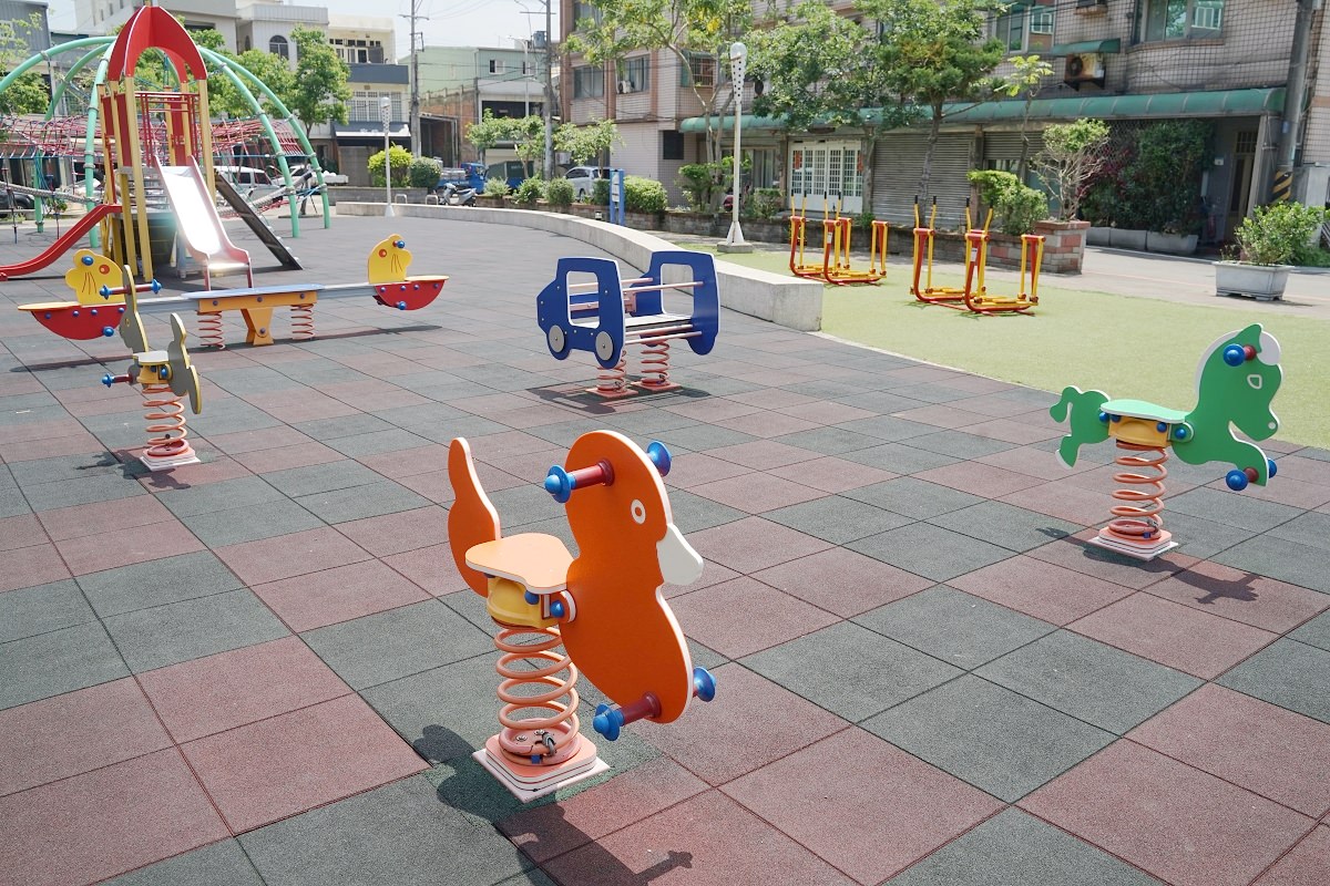 【大園兒童遊戲區推薦】大園免費親子景點好選擇 大型攀爬架/溜滑梯/翹翹板 大園兒二兒童公園