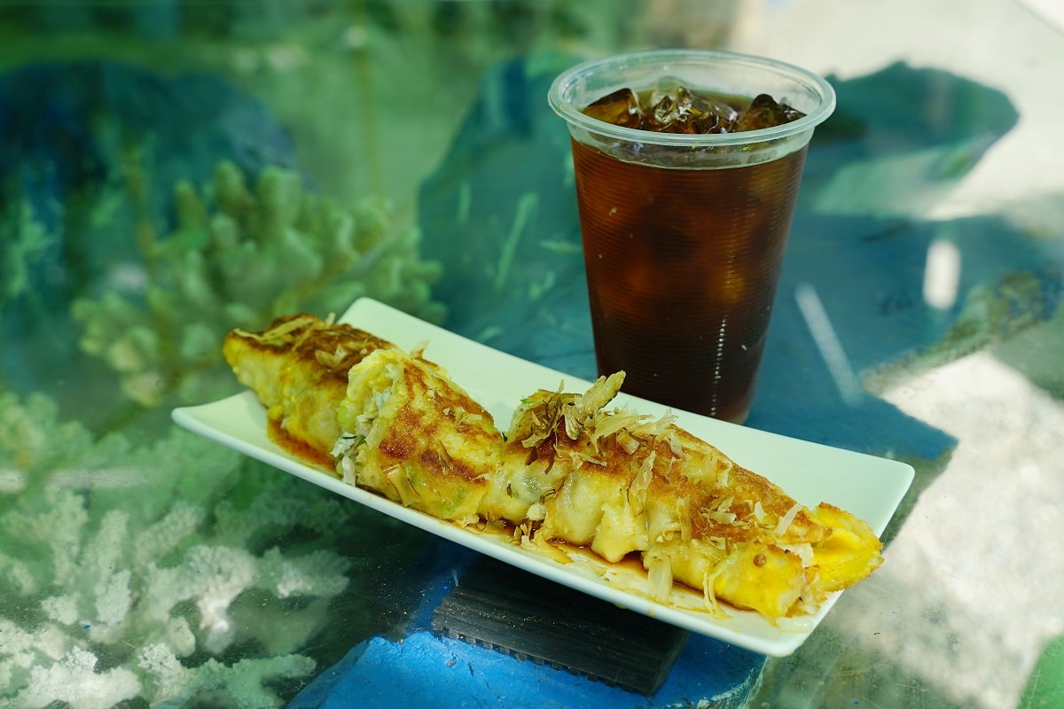 【台東富岡漁港早餐推薦】台東50年粉漿蛋餅老店 美味必點現撈鮪魚米蛋餅 早點來見面早餐店