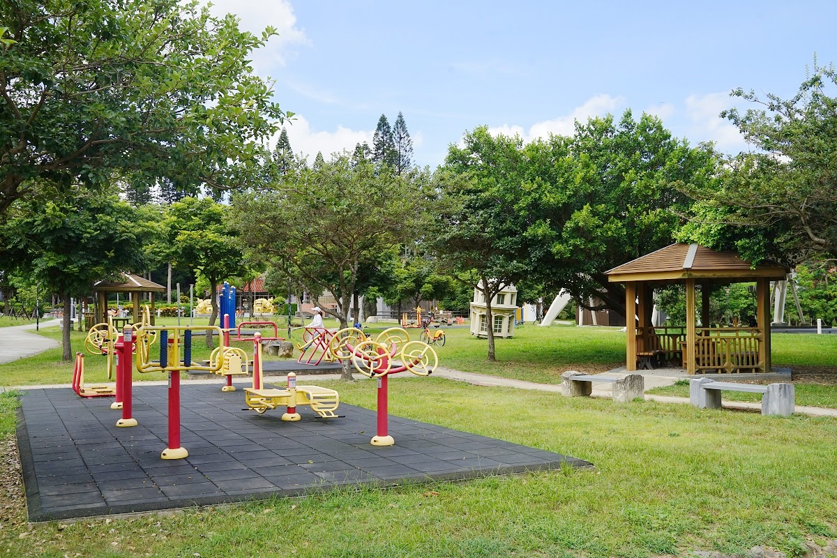 【桃園楊梅免費景點推薦】夏季水舞噴水設施 梅花主題公園天幕 伯公岡公園