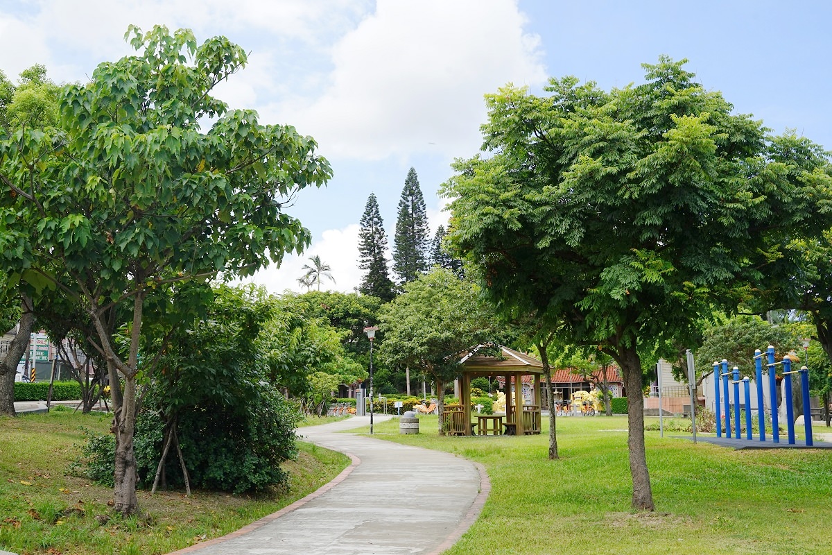 【桃園楊梅免費景點推薦】夏季水舞噴水設施 梅花主題公園天幕 伯公岡公園