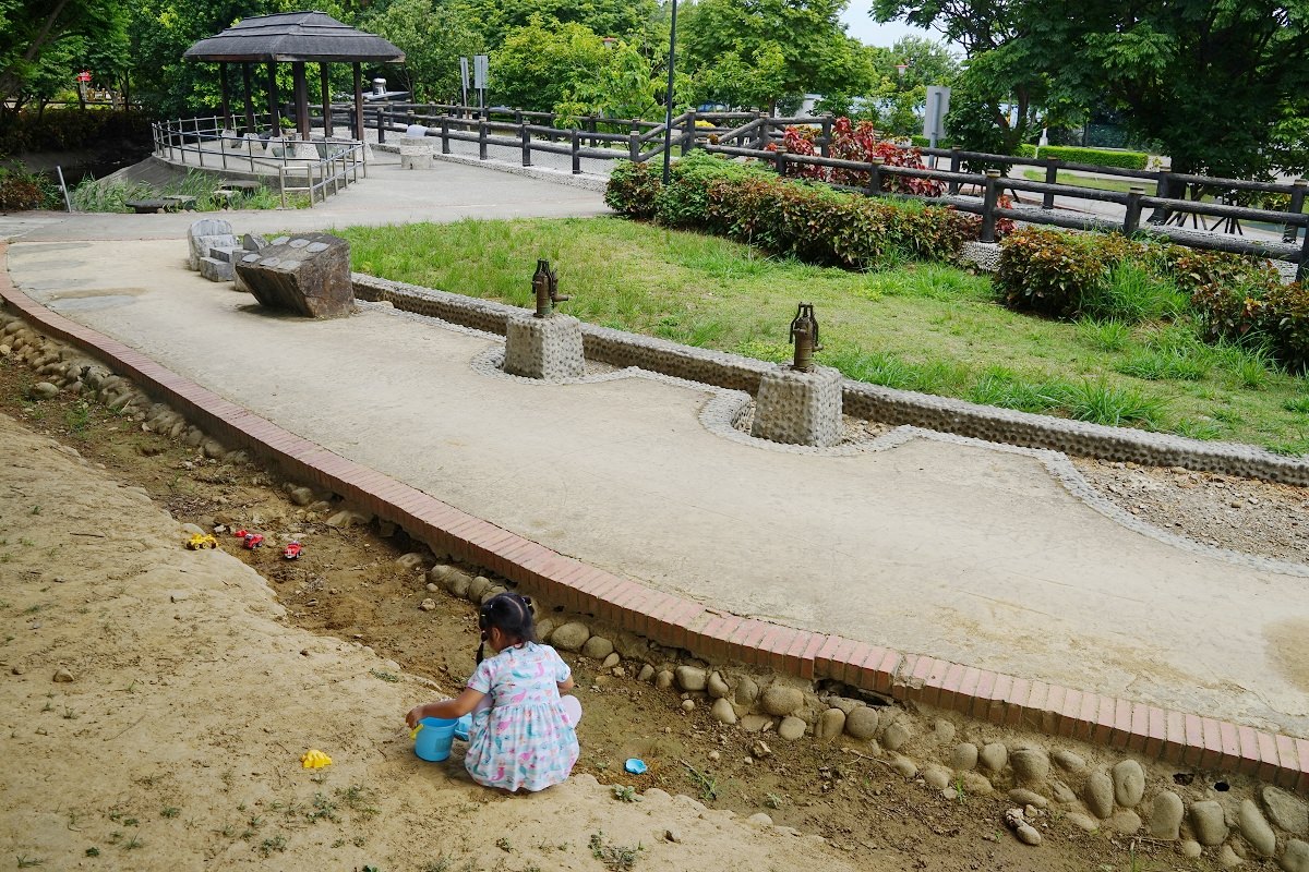 【桃園楊梅免費景點推薦】夏季水舞噴水設施 梅花主題公園天幕 伯公岡公園
