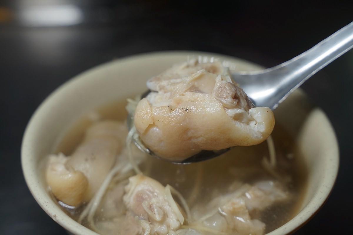 【基隆廟口夜市小吃推薦】平價好吃魯肉飯/豬腳湯 基隆夜市第7攤 阿媽的滷肉飯