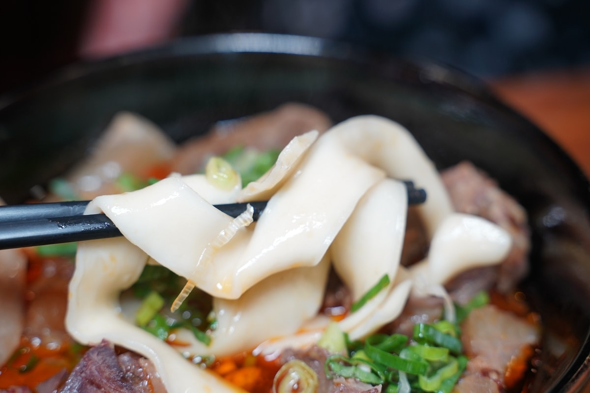 【中壢福州商圈美食推薦】全桃最浮誇霸王牛肉麵 一麵兩吃好吃更加分 清牛堂清燉牛肉麵中壢店
