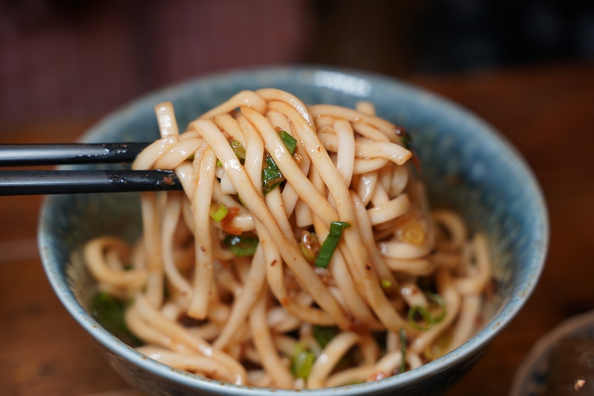 【中壢福州商圈美食推薦】全桃最浮誇霸王牛肉麵 一麵兩吃好吃更加分 清牛堂清燉牛肉麵中壢店