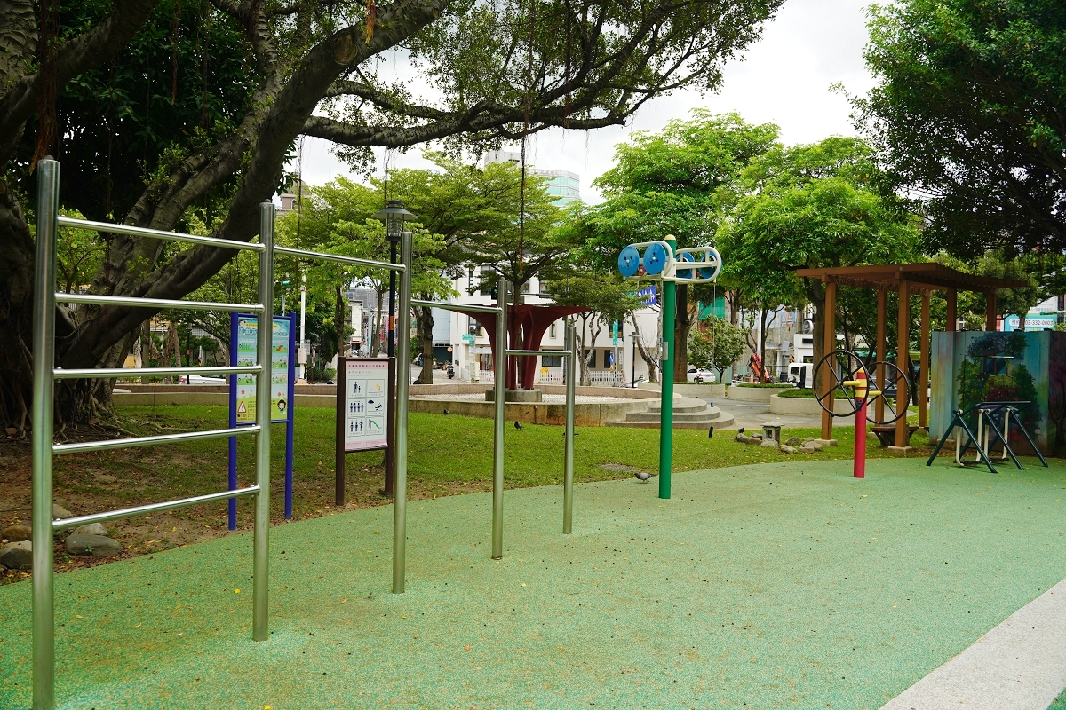 【桃園市區玩水公園推薦】富士山造型山丘遊戲場 海芋兒童戲水區 桃園民族公園