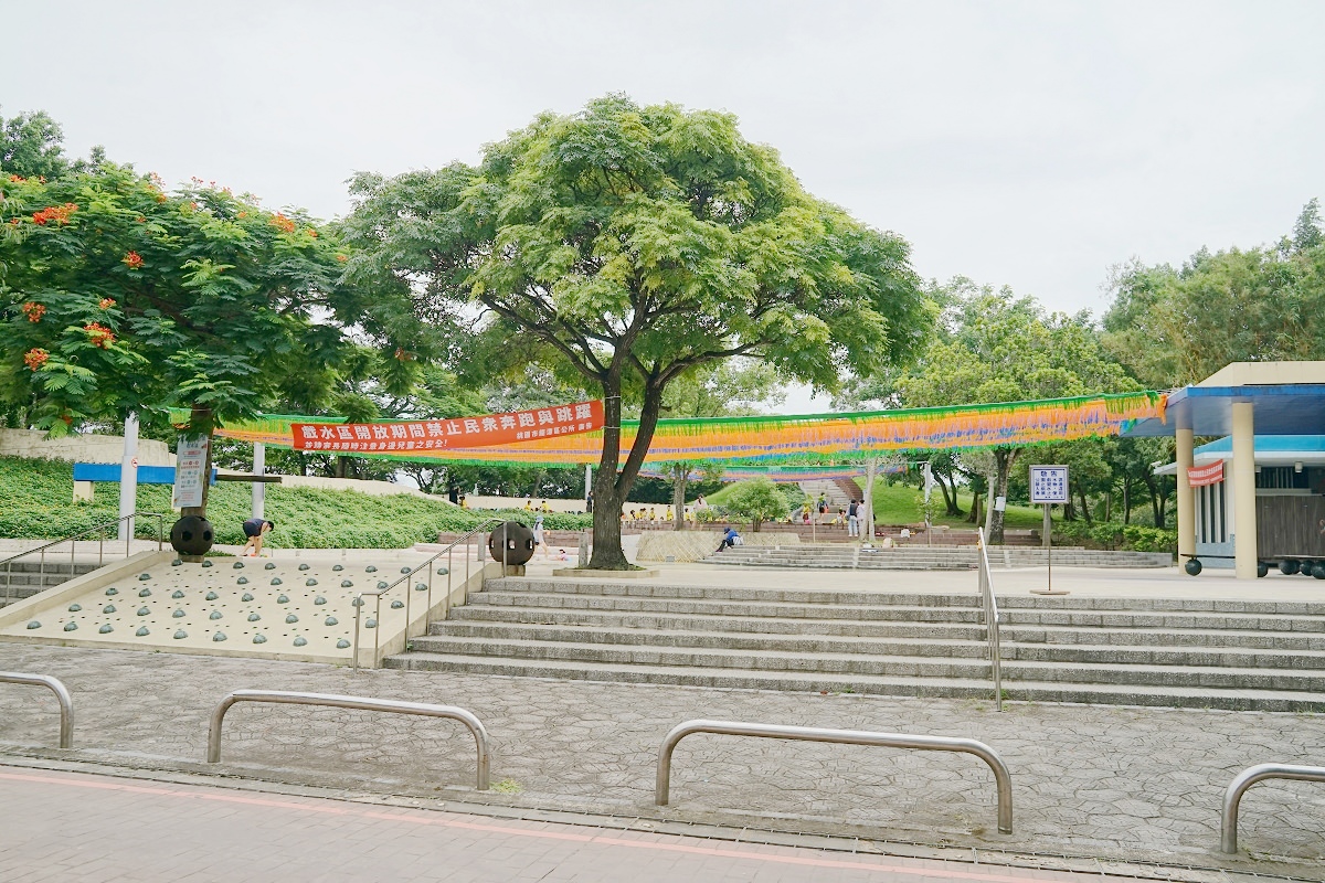 【桃園龍潭玩水公園推薦】超大兒童戲水池 貼心室內更衣室 龍潭運動公園戲水區