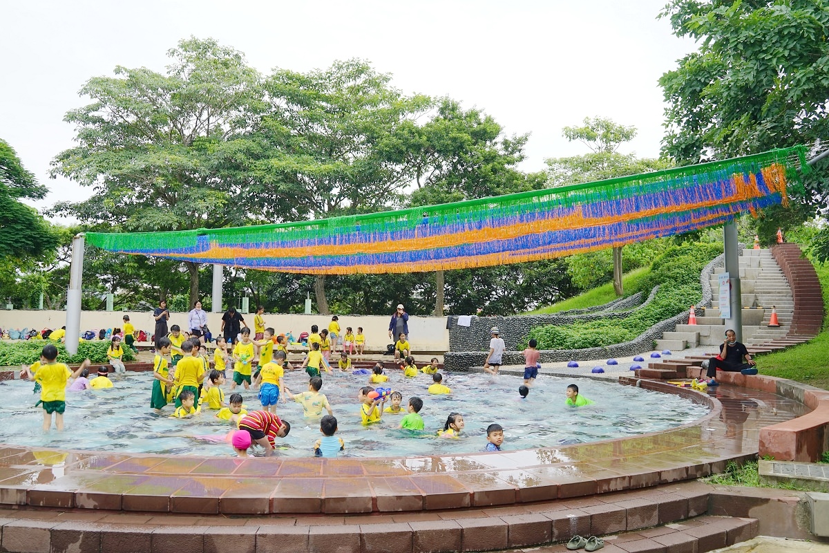 【桃園龍潭玩水公園推薦】超大兒童戲水池 貼心室內更衣室 龍潭運動公園戲水區