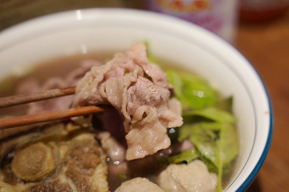【八越河粉 PhoTam】台北小巨蛋美食推薦 松山文青小店只有七個座位 美味必點牛尾牛肉河粉