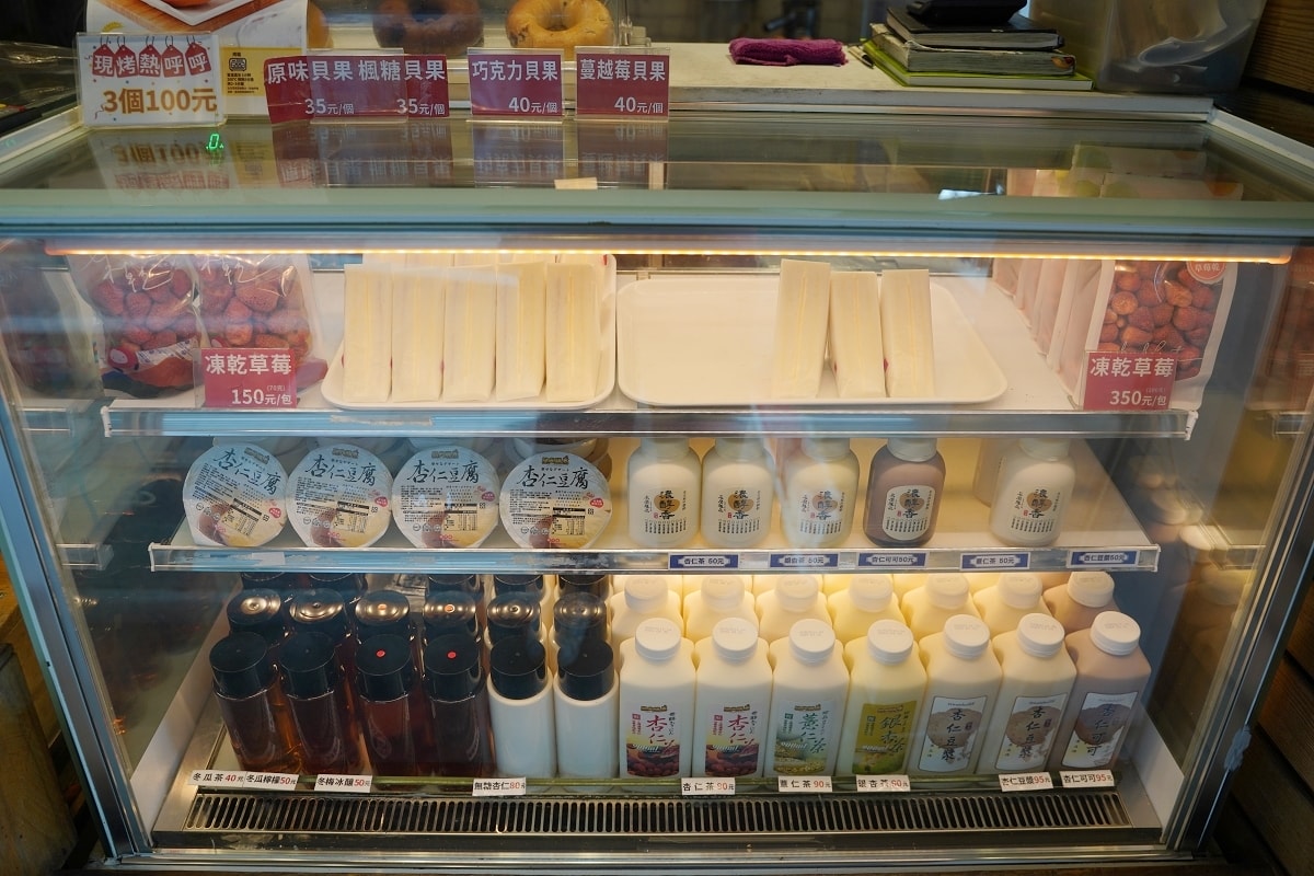 【內湖車輪餅推薦】老字號杏仁茶/杏仁豆腐 料好實在脆皮紅豆餅 磨豆傳奇內湖店