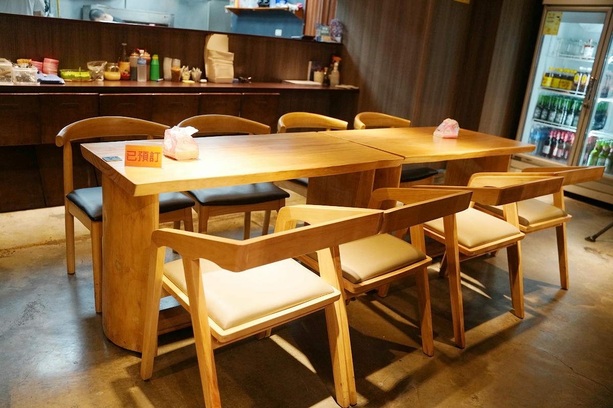 【第一猛海鮮燒烤快炒東興店】台中超人氣海鮮熱炒店 鮮蚵鳳螺蛤蜊三寶必點 高CP值鳳梨苦瓜雞 - 第2張圖 【第一猛海鮮燒烤快炒東興店】台中超人氣海鮮熱炒店 鮮蚵鳳螺蛤蜊三寶必點 高CP值鳳梨苦瓜雞