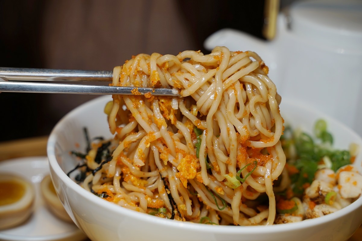【高雄左營高鐵美食推薦】高雄必吃爆料麵店 高雄演唱會必吃創意拌拌麵 和林拾麵
