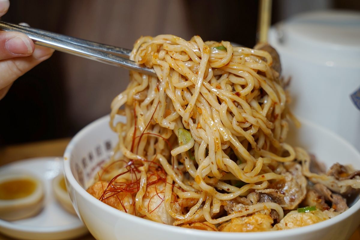 【高雄左營高鐵美食推薦】高雄必吃爆料麵店 高雄演唱會必吃創意拌拌麵 和林拾麵