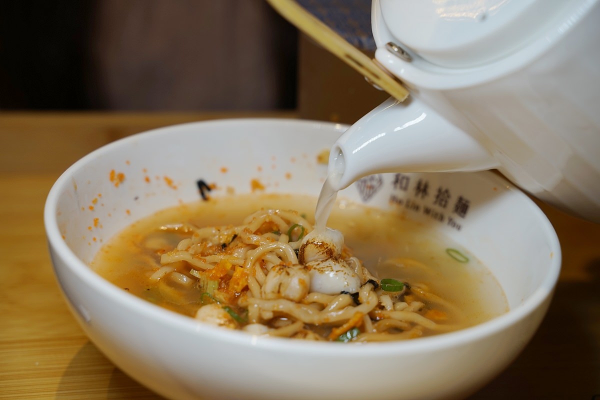 【高雄左營高鐵美食推薦】高雄必吃爆料麵店 高雄演唱會必吃創意拌拌麵 和林拾麵