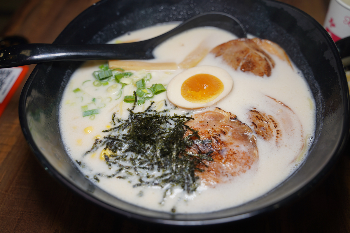 【麵享享牛肉麵/豚骨拉麵內壢長春店】內壢麵店推薦 內用豆花豆漿無限享用 美味必點腱心牛肉麵