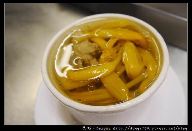 【宜蘭食記】羅東車站宵夜。可口點心。肉粽+刈包+金針排骨湯 【宜蘭食記】羅東車站宵夜。可口點心。肉粽+刈包+金針排骨湯