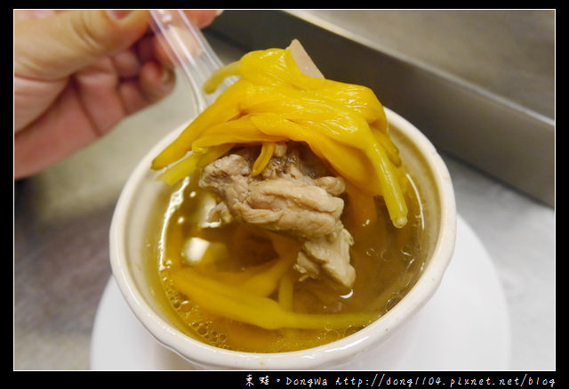 【宜蘭食記】羅東車站宵夜。可口點心。肉粽+刈包+金針排骨湯 【宜蘭食記】羅東車站宵夜。可口點心。肉粽+刈包+金針排骨湯