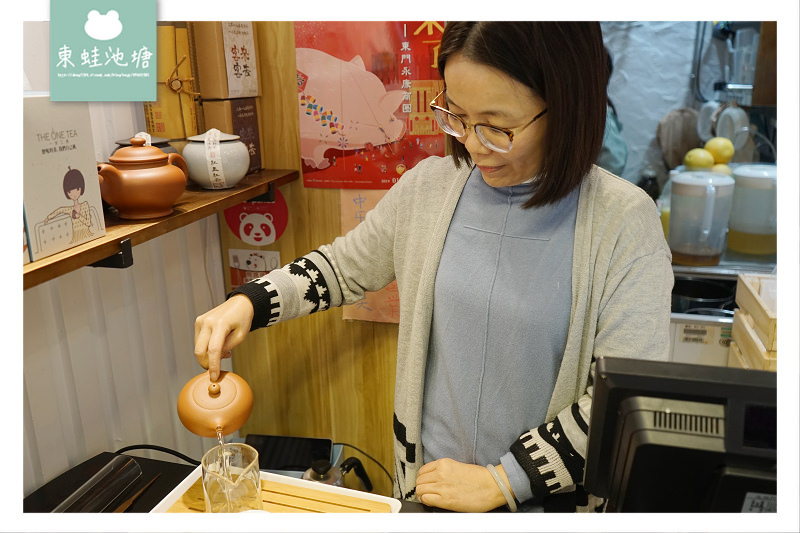 【台北大安區飲料店推薦】永康街必吃下午茶 正宗阿里山茶 伴手禮首選 THE ONE TEA 一茶工房 招牌鮮奶茶、紅茶、水果茶、司康 facebook PLURK twitter 【台北大安區飲料店推薦】永康街必吃下午茶 正宗阿里山茶 伴手禮首選 THE ONE TEA 一茶工房 招牌鮮奶茶、紅茶、水果茶、司康 facebook PLURK twitter