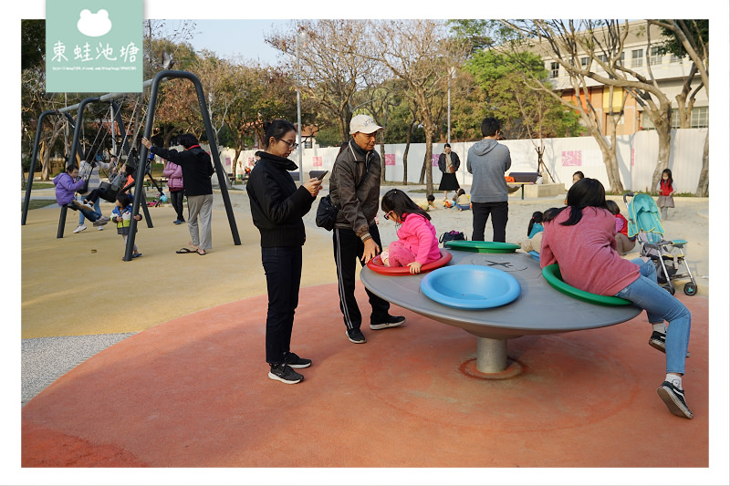 【新竹免費親子景點推薦】北台灣最大沙坑 新竹公園共融式兒童遊戲場 【新竹免費親子景點推薦】北台灣最大沙坑 新竹公園共融式兒童遊戲場