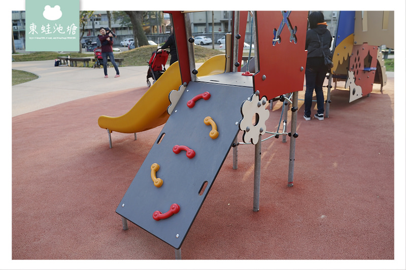 【新竹免費親子景點推薦】北台灣最大沙坑 新竹公園共融式兒童遊戲場 【新竹免費親子景點推薦】北台灣最大沙坑 新竹公園共融式兒童遊戲場