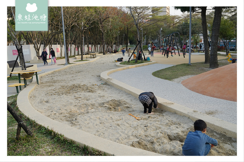 【新竹免費親子景點推薦】北台灣最大沙坑 新竹公園共融式兒童遊戲場 【新竹免費親子景點推薦】北台灣最大沙坑 新竹公園共融式兒童遊戲場