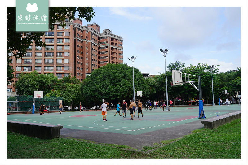 【中和免費親子景點推薦】雙和地區最大公園 書本主題磨石子溜滑梯 八二三紀念公園 【中和免費親子景點推薦】雙和地區最大公園 書本主題磨石子溜滑梯 八二三紀念公園