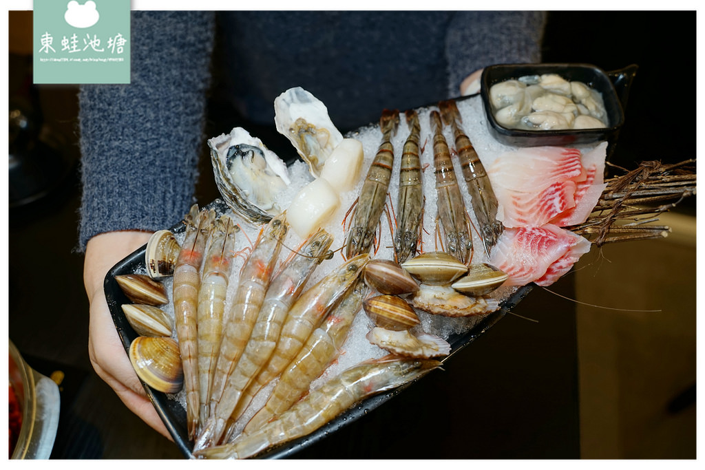 【中壢火鍋推薦】獨家北極熊麻奶湯 自助式蔬菜吧吃到飽 麻六味精選鍋物 【中壢火鍋推薦】獨家北極熊麻奶湯 自助式蔬菜吧吃到飽 麻六味精選鍋物