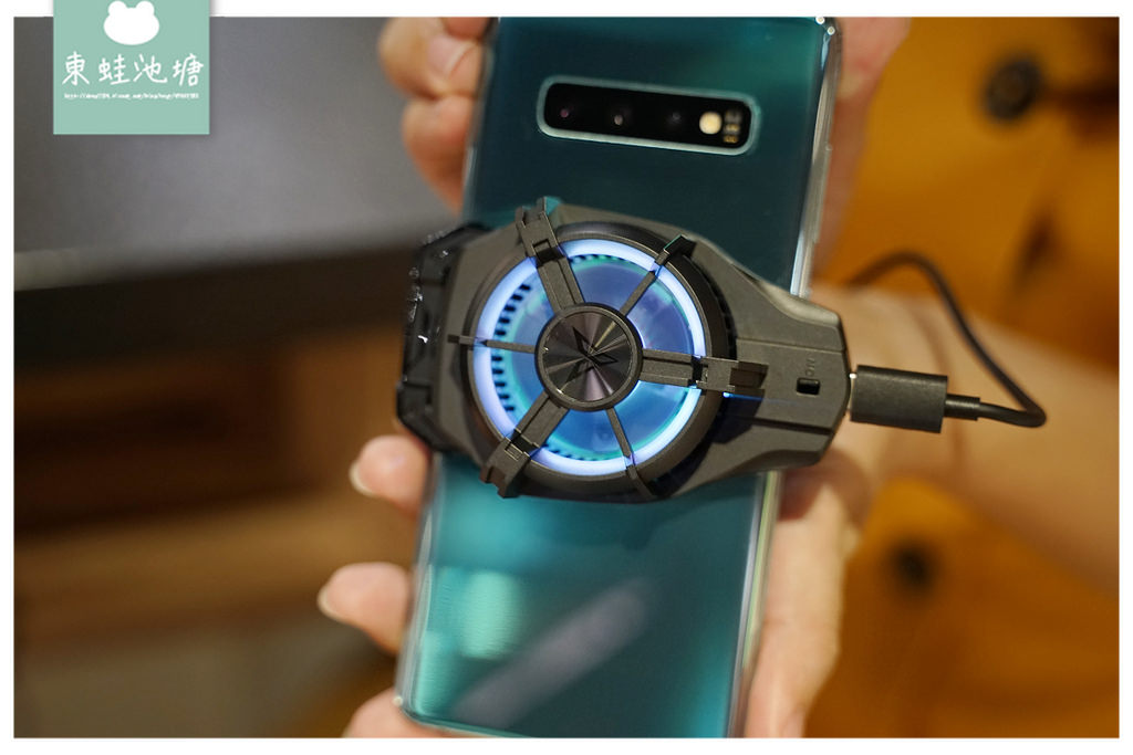 【手機散熱器推薦】靜音無聲 製冷效果玩手遊不卡卡 信星飛智 蜂翼2Pro 手機散熱器 【手機散熱器推薦】靜音無聲 製冷效果玩手遊不卡卡 信星飛智 蜂翼2Pro 手機散熱器