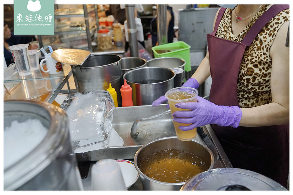 【屏東夜市美食推薦】創立於民國12年 阿里山野生愛玉籽手工搓洗 郭家愛玉冰 【屏東夜市美食推薦】創立於民國12年 阿里山野生愛玉籽手工搓洗 郭家愛玉冰