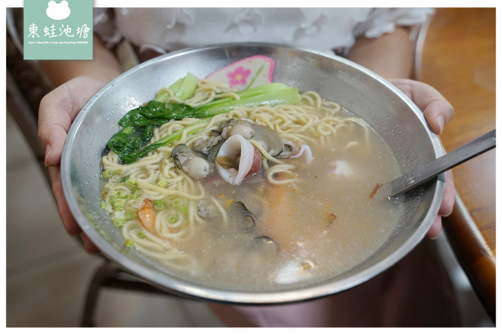 【新竹南寮漁港平價小吃推薦】超大碗台式海鮮麵 美味蹄膀滷肉飯 吳家麵 【新竹南寮漁港平價小吃推薦】超大碗台式海鮮麵 美味蹄膀滷肉飯 吳家麵
