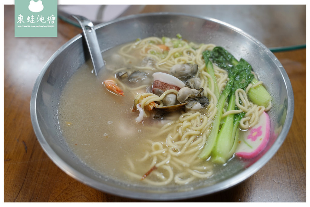 【新竹南寮漁港平價小吃推薦】超大碗台式海鮮麵 美味蹄膀滷肉飯 吳家麵 【新竹南寮漁港平價小吃推薦】超大碗台式海鮮麵 美味蹄膀滷肉飯 吳家麵