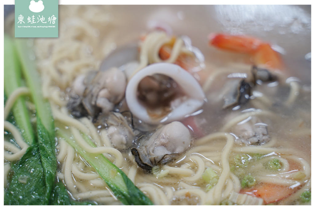 【新竹南寮漁港平價小吃推薦】超大碗台式海鮮麵 美味蹄膀滷肉飯 吳家麵 【新竹南寮漁港平價小吃推薦】超大碗台式海鮮麵 美味蹄膀滷肉飯 吳家麵