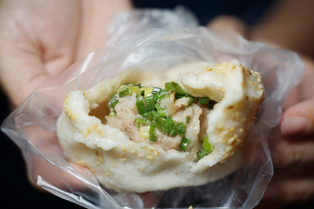 【士林夜市小吃推薦】平價美味在地老店 創始於民國46年 大上海生煎包 【士林夜市小吃推薦】平價美味在地老店 創始於民國46年 大上海生煎包