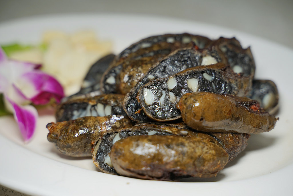 【新北金山美食推薦】創始於1989年 美味必點髮菜魚捲/墨魚香腸/軟煎溜肉 兄弟食堂