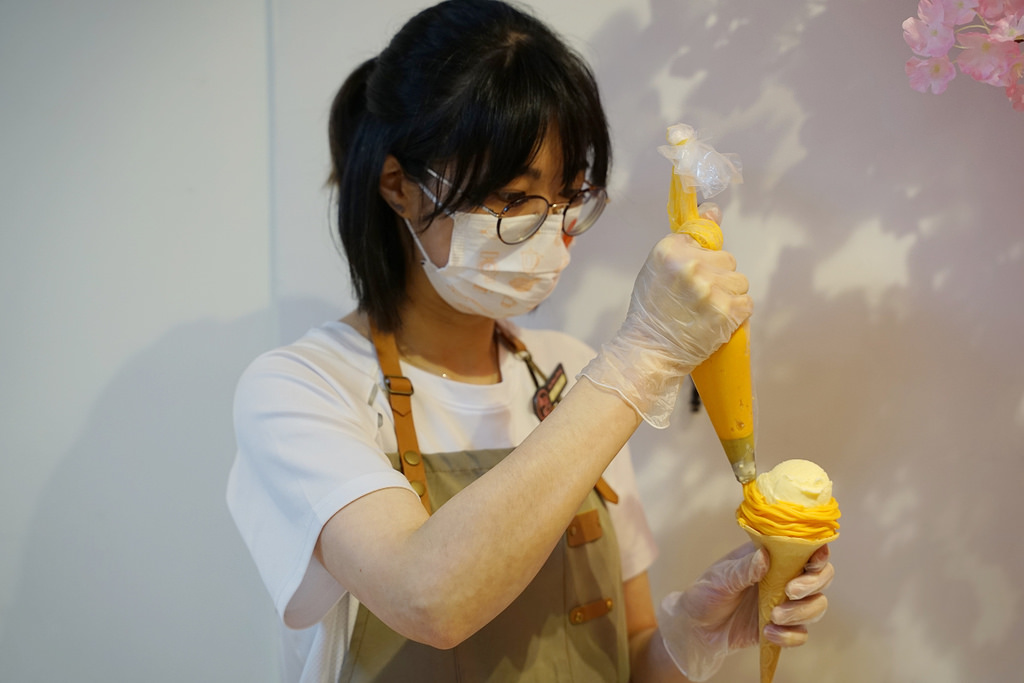 【金山老街新開幕美食】全台第一枚紅地瓜乳酪蛋糕 期間限定草莓雪頂蒙布朗冰淇淋 金山紅紅地瓜乳酪蛋糕專賣店 【金山老街新開幕美食】全台第一枚紅地瓜乳酪蛋糕 期間限定草莓雪頂蒙布朗冰淇淋 金山紅紅地瓜乳酪蛋糕專賣店