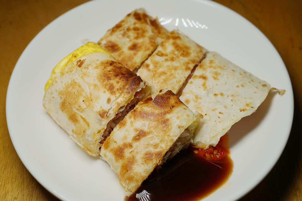 【大溪好吃蛋餅推薦】美味古早味蘿蔔糕/酥皮蛋餅/肉蛋味司 小玲冰果室民權店 【大溪好吃蛋餅推薦】美味古早味蘿蔔糕/酥皮蛋餅/肉蛋味司 小玲冰果室民權店