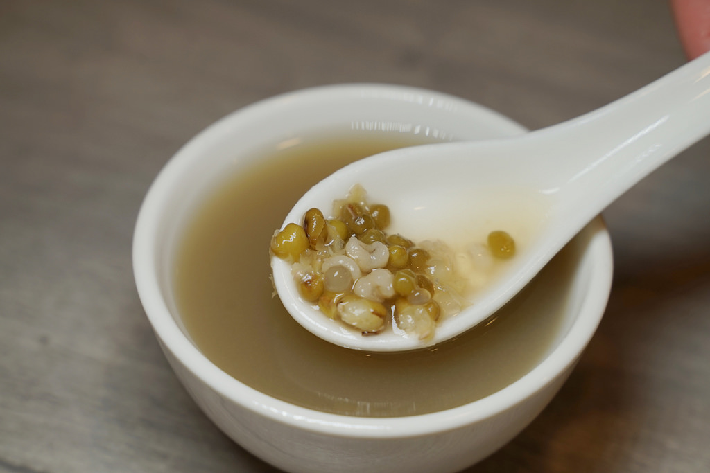 【台北市政府火鍋推薦】招牌老火豬肚煲湯 必點冠軍和牛海陸雙人餐 品湯白色麻辣鍋專賣店 【台北市政府火鍋推薦】招牌老火豬肚煲湯 必點冠軍和牛海陸雙人餐 品湯白色麻辣鍋專賣店