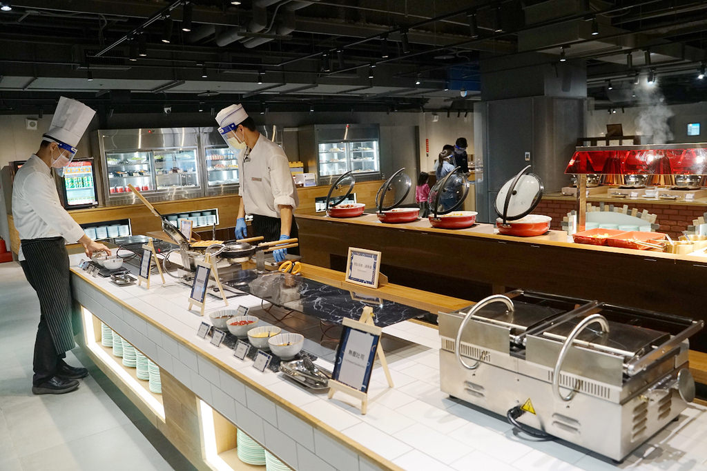 【台中親子飯店推薦】太空火箭探索樂園+宇宙漫步銀河探索樂園 全台最大自助式早午餐餐廳 台中鳳凰酒店 【台中親子飯店推薦】太空火箭探索樂園+宇宙漫步銀河探索樂園 全台最大自助式早午餐餐廳 台中鳳凰酒店