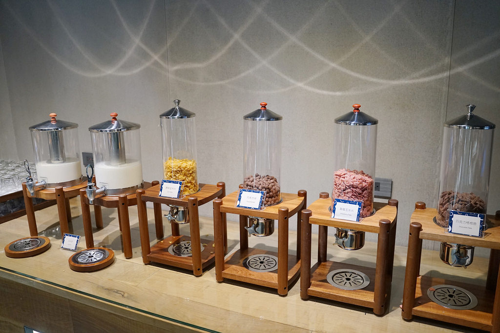 【台中親子飯店推薦】太空火箭探索樂園+宇宙漫步銀河探索樂園 全台最大自助式早午餐餐廳 台中鳳凰酒店 【台中親子飯店推薦】太空火箭探索樂園+宇宙漫步銀河探索樂園 全台最大自助式早午餐餐廳 台中鳳凰酒店