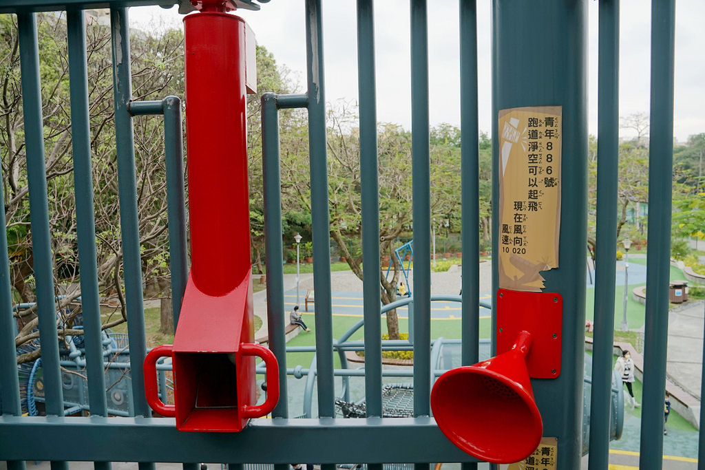 【台北萬華親子景點推薦】飛機探索塔台遊戲區 飛越叢林攀爬網 萬華青年公園飛行探索遊戲場 【台北萬華親子景點推薦】飛機探索塔台遊戲區 飛越叢林攀爬網 萬華青年公園飛行探索遊戲場