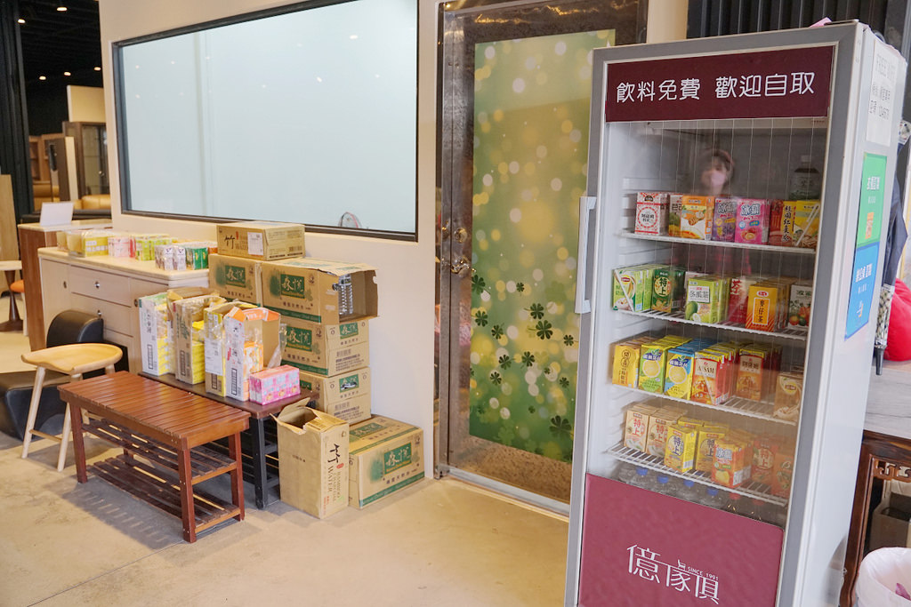【台中家具店推薦】全台最大種類最多 客製化實木沙發 億家具批發倉庫台中總店