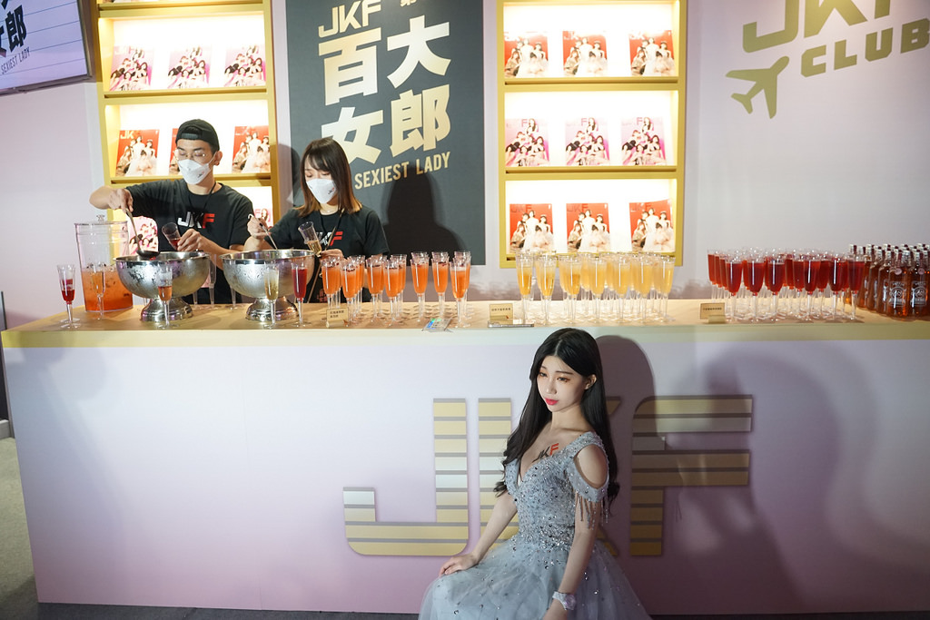 第三屆JKF百大女郎頒獎典禮全紀錄 呱吉上演老婆不要看 沈玉琳體驗H巨乳攻擊 第三屆JKF百大女郎頒獎典禮全紀錄 呱吉上演老婆不要看 沈玉琳體驗H巨乳攻擊