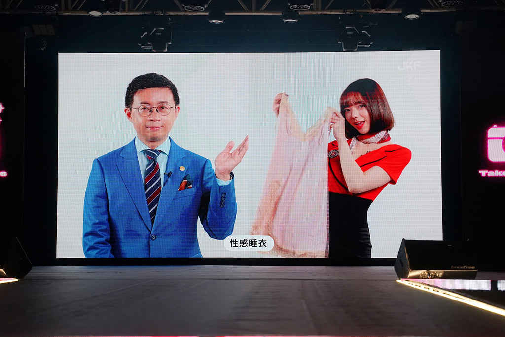 第三屆JKF百大女郎頒獎典禮全紀錄 呱吉上演老婆不要看 沈玉琳體驗H巨乳攻擊 第三屆JKF百大女郎頒獎典禮全紀錄 呱吉上演老婆不要看 沈玉琳體驗H巨乳攻擊