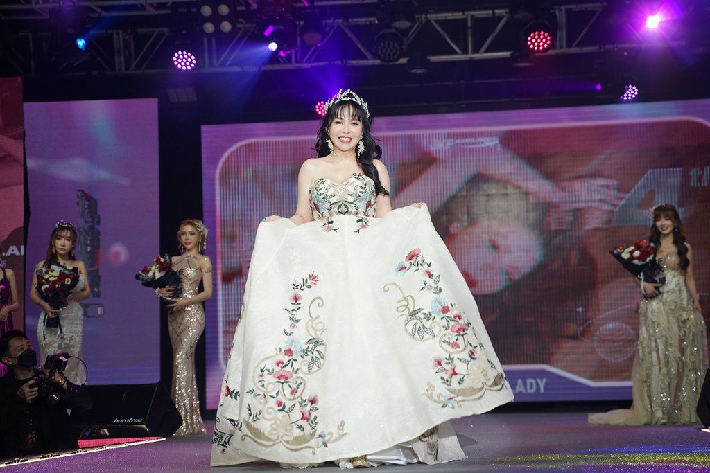 第三屆JKF百大女郎頒獎典禮全紀錄 呱吉上演老婆不要看 沈玉琳體驗H巨乳攻擊 第三屆JKF百大女郎頒獎典禮全紀錄 呱吉上演老婆不要看 沈玉琳體驗H巨乳攻擊