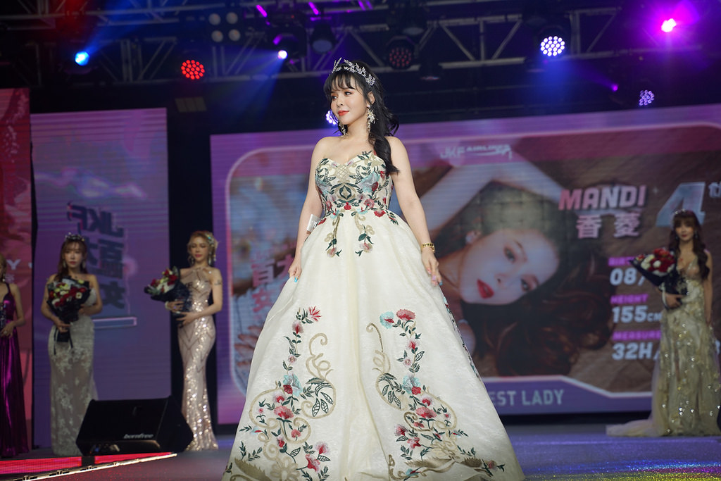 第三屆JKF百大女郎頒獎典禮全紀錄 呱吉上演老婆不要看 沈玉琳體驗H巨乳攻擊 第三屆JKF百大女郎頒獎典禮全紀錄 呱吉上演老婆不要看 沈玉琳體驗H巨乳攻擊