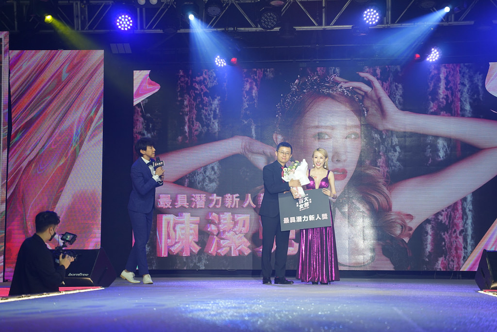第三屆JKF百大女郎頒獎典禮全紀錄 呱吉上演老婆不要看 沈玉琳體驗H巨乳攻擊 第三屆JKF百大女郎頒獎典禮全紀錄 呱吉上演老婆不要看 沈玉琳體驗H巨乳攻擊