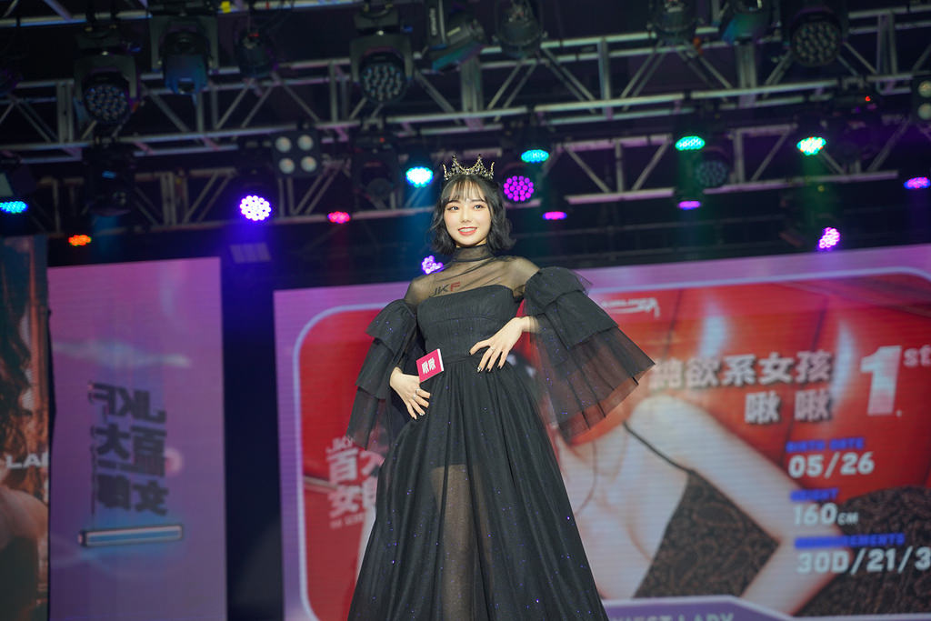 第三屆JKF百大女郎頒獎典禮全紀錄 呱吉上演老婆不要看 沈玉琳體驗H巨乳攻擊 第三屆JKF百大女郎頒獎典禮全紀錄 呱吉上演老婆不要看 沈玉琳體驗H巨乳攻擊