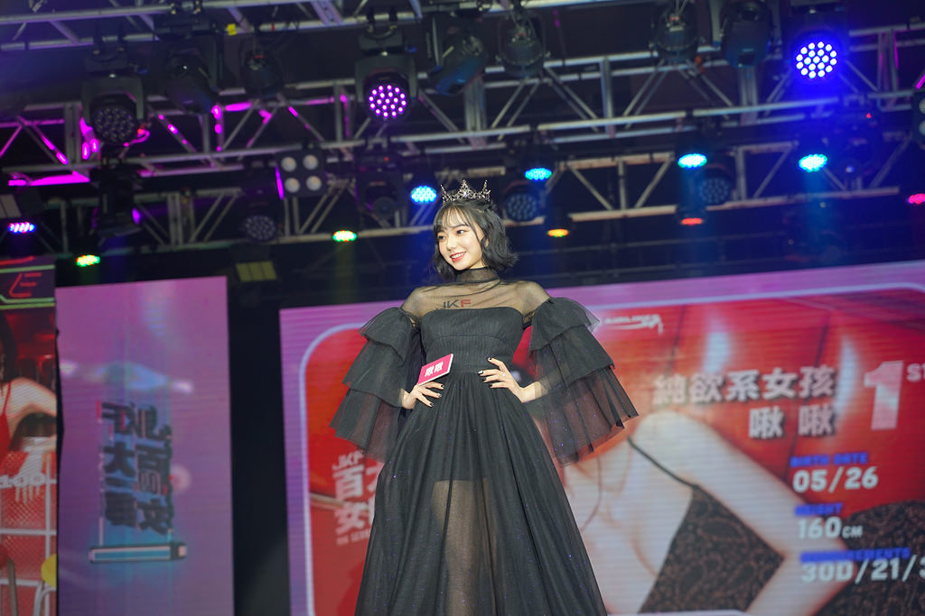 第三屆JKF百大女郎頒獎典禮全紀錄 呱吉上演老婆不要看 沈玉琳體驗H巨乳攻擊 第三屆JKF百大女郎頒獎典禮全紀錄 呱吉上演老婆不要看 沈玉琳體驗H巨乳攻擊