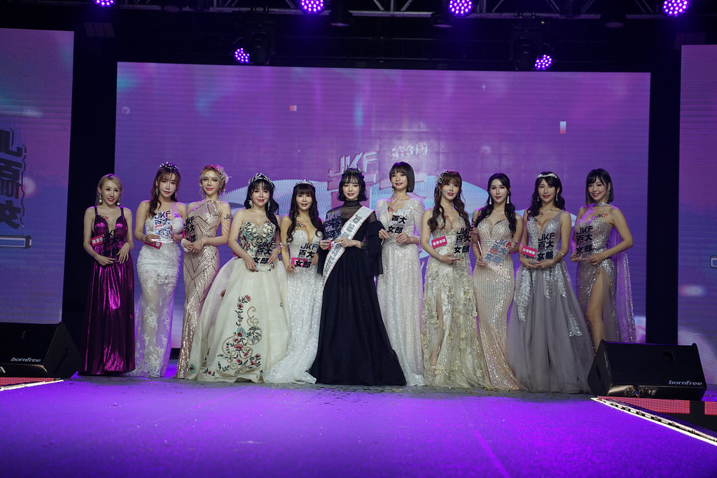 第三屆JKF百大女郎頒獎典禮全紀錄 呱吉上演老婆不要看 沈玉琳體驗H巨乳攻擊 第三屆JKF百大女郎頒獎典禮全紀錄 呱吉上演老婆不要看 沈玉琳體驗H巨乳攻擊
