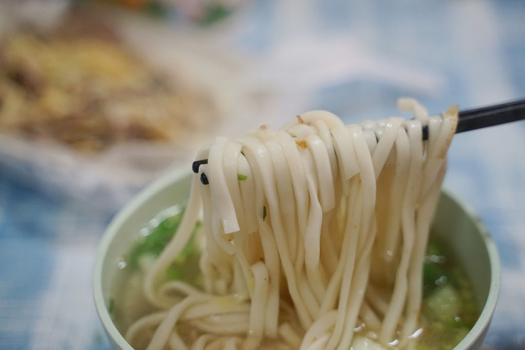 【中壢市區平價小吃推薦】藏身電子材料行內 中壢銅板小吃 (電子材料行) 滷肉飯粄條 【中壢市區平價小吃推薦】藏身電子材料行內 中壢銅板小吃 (電子材料行) 滷肉飯粄條
