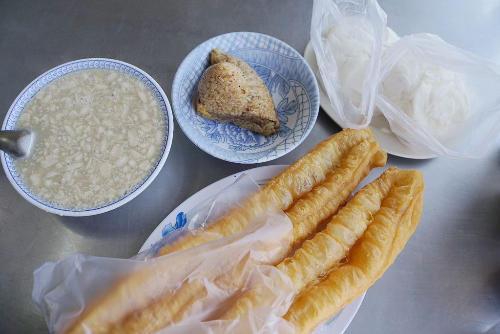【新竹在地老店早餐推薦】新竹50年老店 油條配花生湯最對味 新竹有夠爛花生湯 【新竹在地老店早餐推薦】新竹50年老店 油條配花生湯最對味 新竹有夠爛花生湯